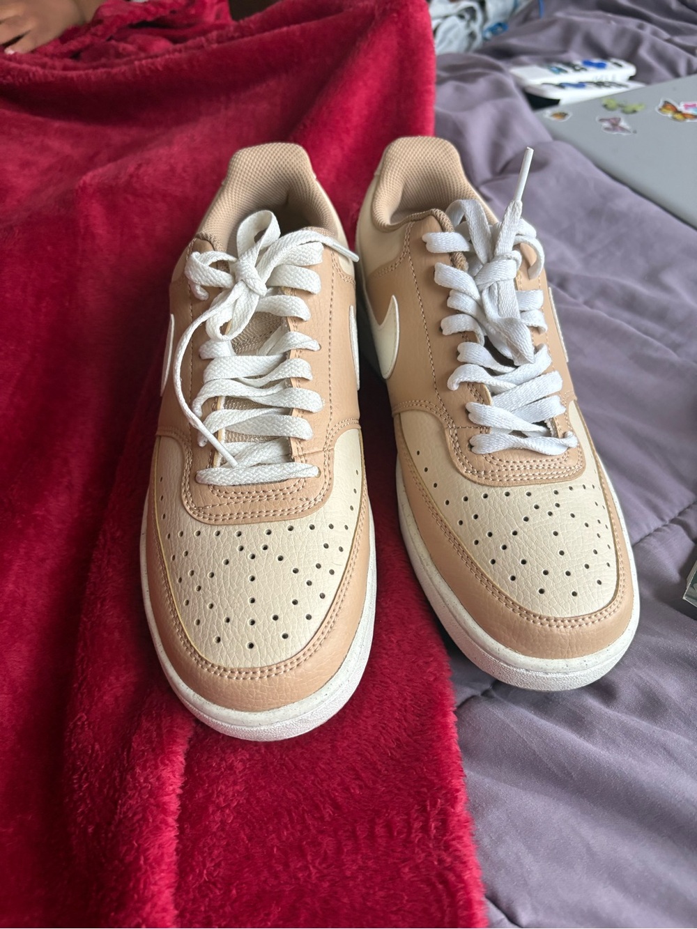 Nike Men's Low-Top Sneakers in Beige and Cream